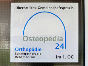 Tür-Schild unserer Orthopädie-Praxis für Kornwestheim & Zuffenhausen